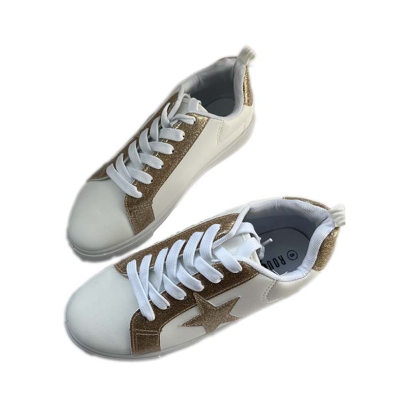 春の万能メンズ&レディースシューズ-ホワイトフラットスニーカー.jpg 春の万能メンズ&レディースシューズ-ホワイトフラットスニーカー.jpg